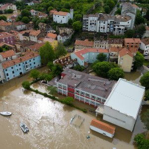 Poplavljeni Obrovac iz zraka