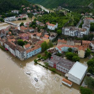 Poplavljeni Obrovac iz zraka