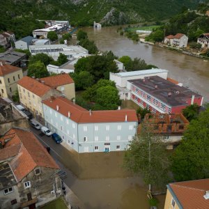 Poplavljeni Obrovac iz zraka