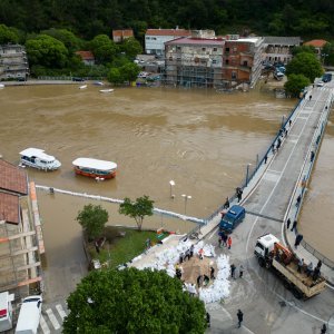 Poplavljeni Obrovac iz zraka