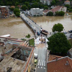 Poplavljeni Obrovac iz zraka