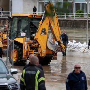 Razina poplave u Obrovcu za trećinu manja nego jučer