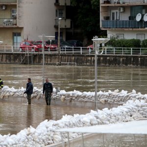 Razina poplave u Obrovcu za trećinu manja nego jučer