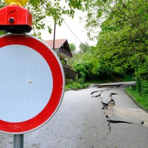 U selu Globočec kod Marije Bistrice propao dio ceste zbog obilnih kiša