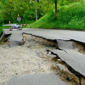 U selu Globočec kod Marije Bistrice propao dio ceste zbog obilnih kiša