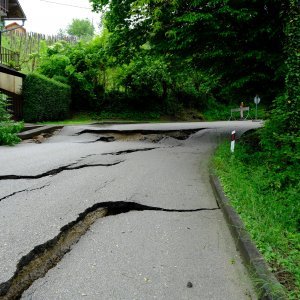 U selu Globočec kod Marije Bistrice propao dio ceste zbog obilnih kiša