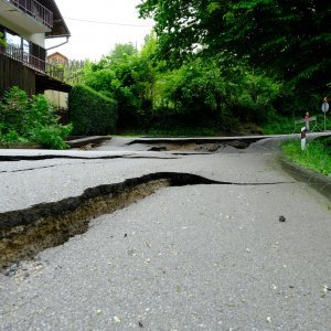 U selu Globočec kod Marije Bistrice propao dio ceste zbog obilnih kiša