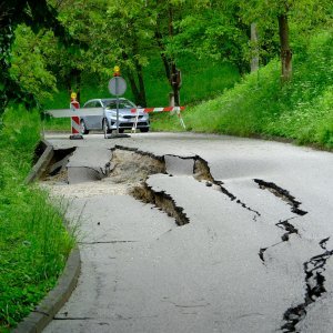 U selu Globočec kod Marije Bistrice propao dio ceste zbog obilnih kiša