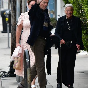 Pierce Brosnan i Keely Shaye Smith