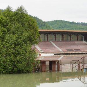 Rijeka Una i Sana ugrozile Novi Grad, nogometno igralište potpuno poplavljeno