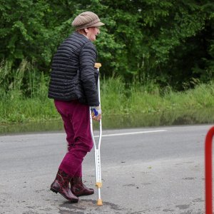 U karlovačkom naselju Selce evakuirali stariju ženu iz poplavljene kuće