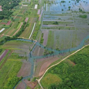 Fotografije iz zraka poplavljenih polja na vrgoračkom području