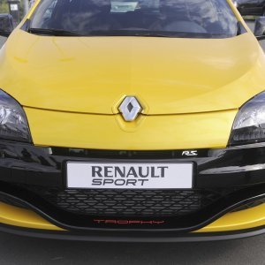 Renault Megane R.S. na legendarnoj stazi Nürburgring Nordschleife (2011.)