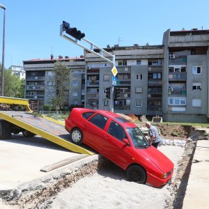 Karlovac: Automobilom uletio u jarak