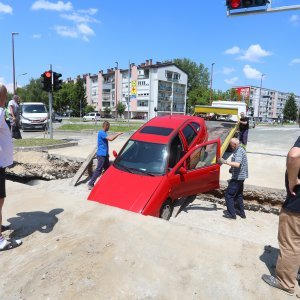 Karlovac: Automobilom uletio u jarak