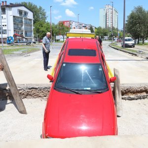 Karlovac: Automobilom uletio u jarak