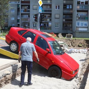 Karlovac: Automobilom uletio u jarak