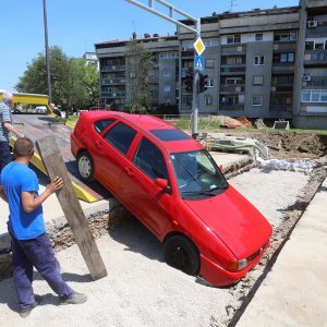 Karlovac: Automobilom uletio u jarak