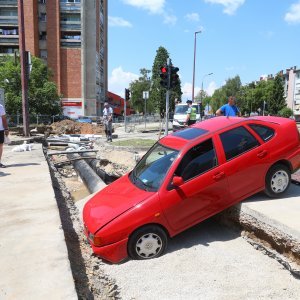 Karlovac: Automobilom uletio u jarak