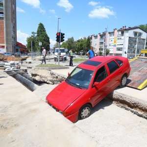 Karlovac: Automobilom uletio u jarak