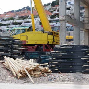 Počelo skidanje staklene fasade s hotela Marjan u Splitu