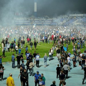 Navijači ušli na teren u Gradskom vrtu