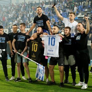 Navijači ušli na teren u Gradskom vrtu