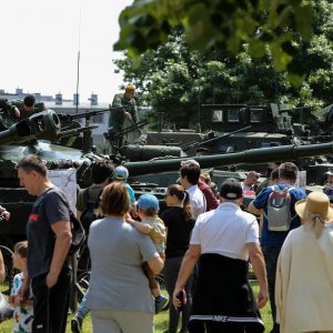 Izložba vojne opreme i naoružanja Hrvatske vojske na Jarunu