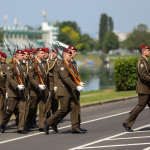 Izložba vojne opreme i naoružanja Hrvatske vojske na Jarunu