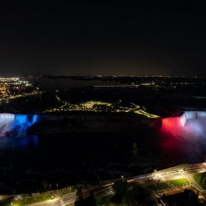 Slapovi Niagare u bojama hrvatske zastave na Dan državnosti