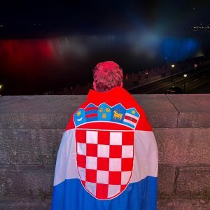 Slapovi Niagare u bojama hrvatske zastave na Dan državnosti