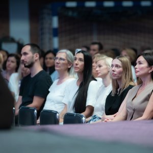 Severina na predavanju Gurudeva Sri Sri Ravi Shankara