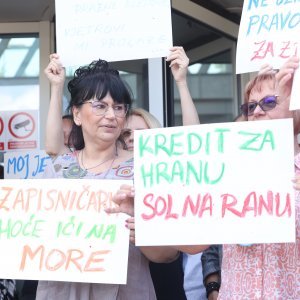 Četvrti dan štrajka članova Sindikata državnih i lokalnih službenika i namještenika
