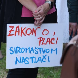 Četvrti dan štrajka članova Sindikata državnih i lokalnih službenika i namještenika