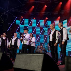 Slavonske lole i klapa More