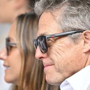 Hugh Grant i Anna Elisabet Eberstein