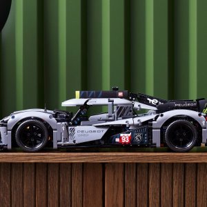 Lego Peugeot 9x8 24 Hour Le Mans hybrid