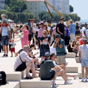 Sunčanu subotu mnogi su iskoristili za šetnju Zadrom