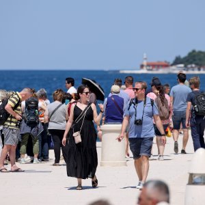 Sunčanu subotu mnogi su iskoristili za šetnju Zadrom