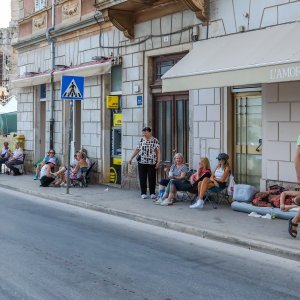 Fanovi od jutra čekaju koncert Robbiea Williamsa