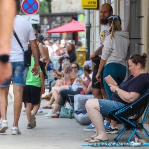 Fanovi od jutra čekaju koncert Robbiea Williamsa