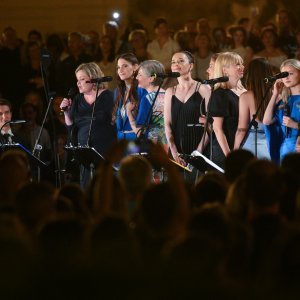 Koncert 'Vraćam se Zagrebe tebi' ispred Hrvatskoga narodnog kazališta