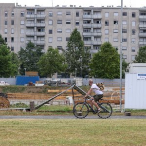 Zagreb: Olujno nevrijeme srušilo ogradu preko puta MSU-a