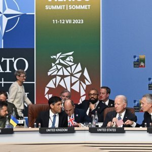 Opuštena atmosfera na NATO summitu