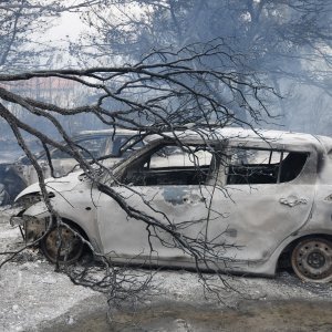 U požaru kod Grebaštice izgorjeli automobili