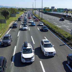 Pogled iz zraka na gužve na naplatnoj postaji Lučko