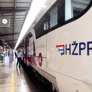Zagreb: Prvi elektromotorni vlakovi HŽ-a za regionalni prijevoz