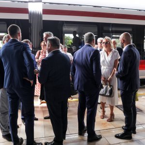 Zagreb: Krenula je vožnja prvim elektromotornim vlakom za regionalni prijevoz u organizaciji HŽ-Putničkog prijevoza