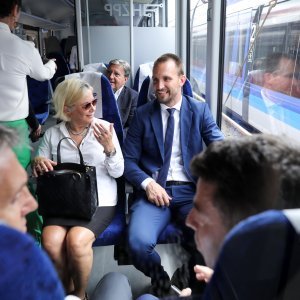 Zagreb: Krenula je vožnja prvim elektromotornim vlakom za regionalni prijevoz u organizaciji HŽ-Putničkog prijevoza