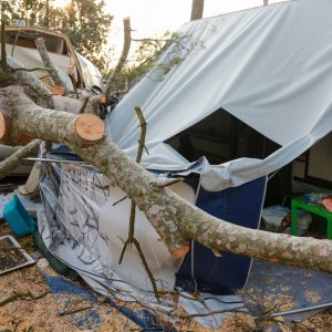 Jak vjetar popraćen obilnom kišom poharao Novigrad i okolicu